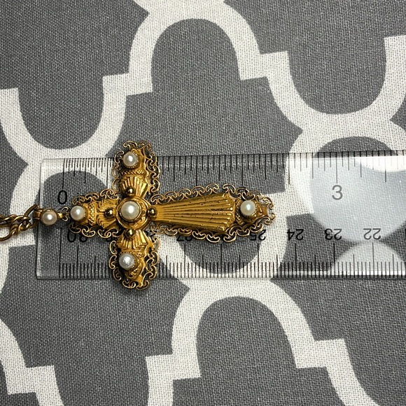 Hobe Vintage Filigree Cross with tiny pearls with 20” gold tone chain. - Picture 11 of 16